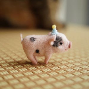 3インチのミニ装飾品 · ニードルフェルトの豚 · クリスマスプレゼント · フェルトの動物彫刻 · ペットの記念碑 · 母の日の贈り物 · ペットのレプリカ豚