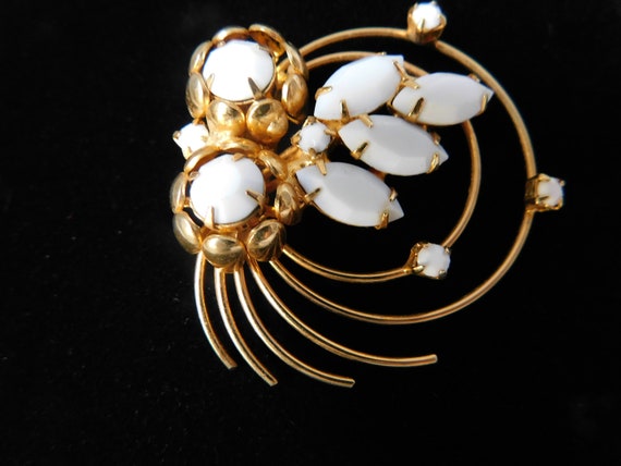 Vintage Gold-tone  with  Faceted Milk Glass  Broo… - image 3