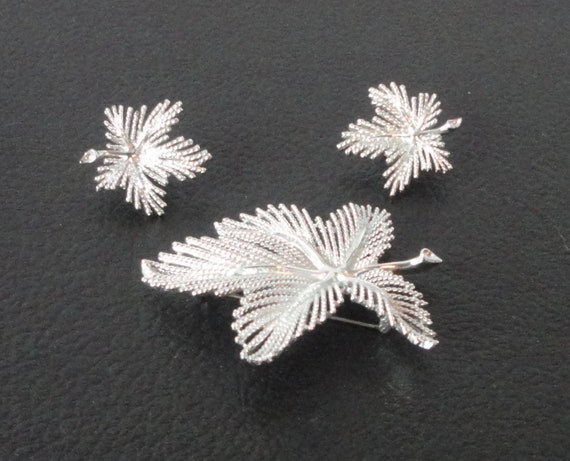 Sarah Coventry 1967 Silvery Maple Brooch and Earr… - image 5