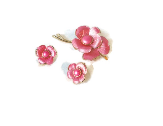 Pink Enamel Flower Brooch and Earring Set Lisner Pink Enamel & Rhinestones Brooch and Clip on Earrings  main image 4
