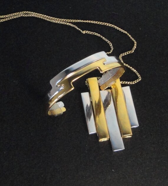 1977 AVON  Interlock Bangle/Cuff Bracelet and Pen… - image 2