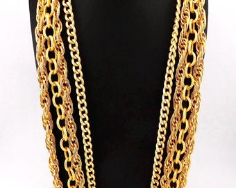 Collier à plusieurs rangs plaqué or des années 1970. 4 rangs.