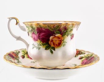 ROYAL ALBERT Old Country Roses Bone China Teacup and Saucer