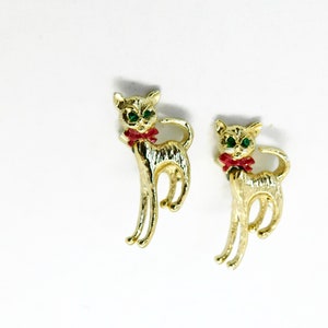 Vintage Cat scatter Pin Set of 2. Gold tone, Green Rhinestones Eyes  and Red Bow. Articulated heads