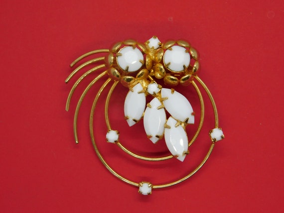 Vintage Gold-tone  with  Faceted Milk Glass  Broo… - image 8