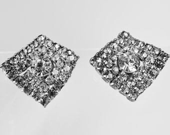 Boucles d'oreilles clip vintage argentées et strass transparents.