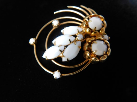 Vintage Gold-tone  with  Faceted Milk Glass  Broo… - image 5