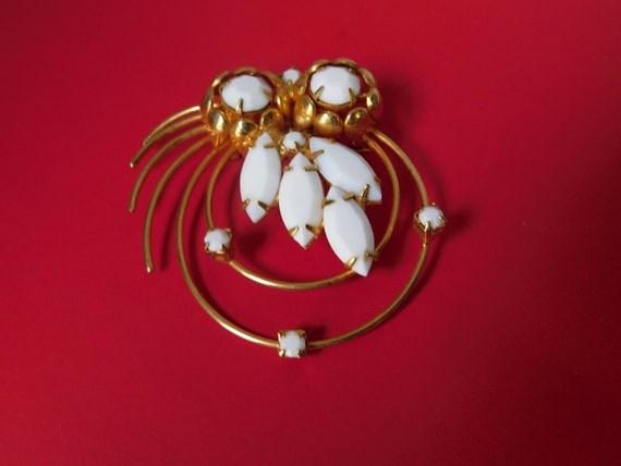 Vintage Gold-tone  with  Faceted Milk Glass  Broo… - image 2