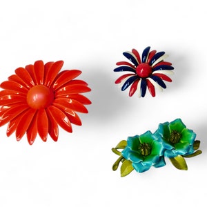 Vintage MOD Enamel Flower Brooch. Choice. Flower Power Brooch.