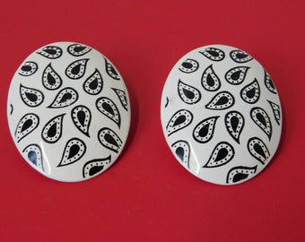 Vintage Cream with Black Enameled Paisleys Oval shaped Post Earrings.