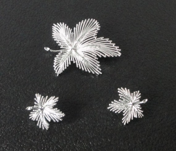 Sarah Coventry 1967 Silvery Maple Brooch and Earr… - image 2