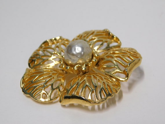 Vintage Gold tone Reticulated Petals Flower Brooc… - image 2