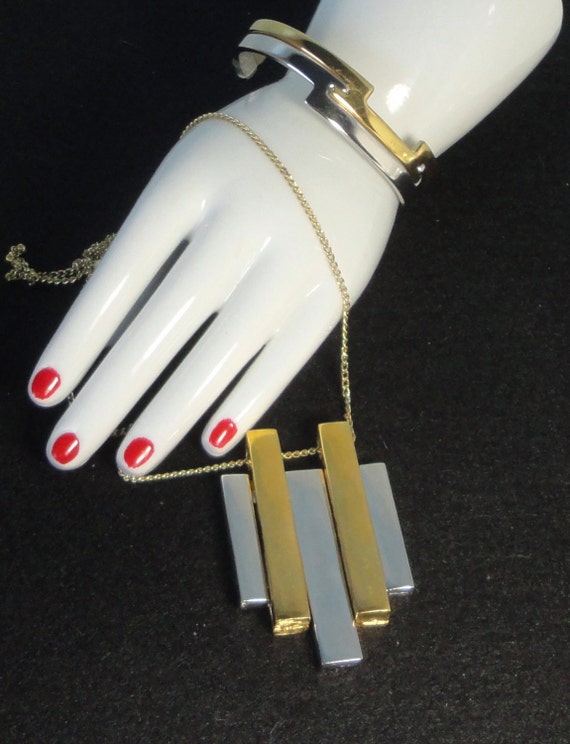 1977 AVON  Interlock Bangle/Cuff Bracelet and Pen… - image 1