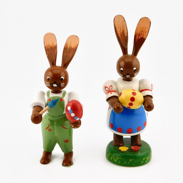 Original ERZGEBIRGISCHE Zschocken Handarbeit Wooden Bunnies with Eggs. SW