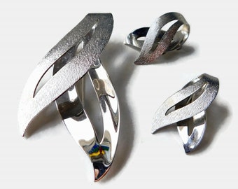 Sarah Coventry 1960 SATIN FLAME clip  Earrings and Brooch/pin Set.Demi-Parure
