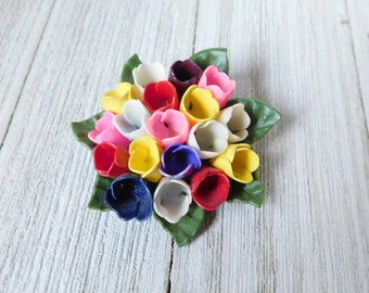 1960’s　green×black flower plastic　brooch Vintage Multi-colored Plastic Flowers Brooch. Early Plastic