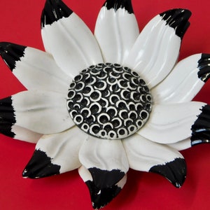 Vintage White and Black Enameled MOD Flower Brooch. Mod Flower Brooch/Pin