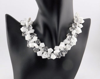 Mid Century White and Clear Lucite Chunky Neclace.