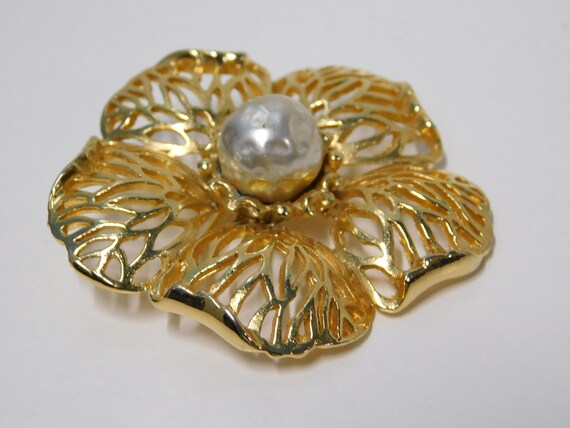 Vintage Gold tone Reticulated Petals Flower Brooc… - image 5