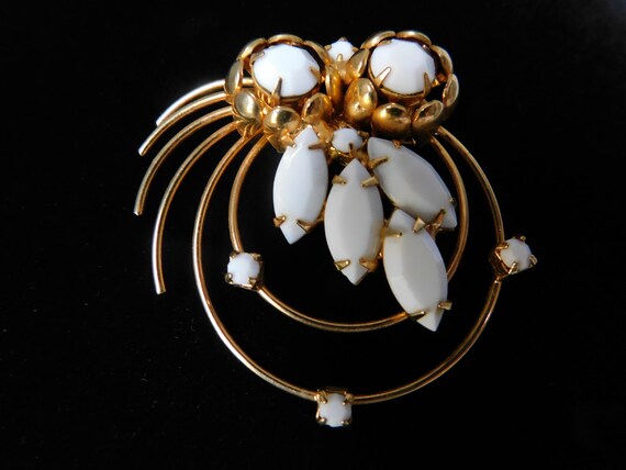 Vintage Gold-tone  with  Faceted Milk Glass  Broo… - image 9