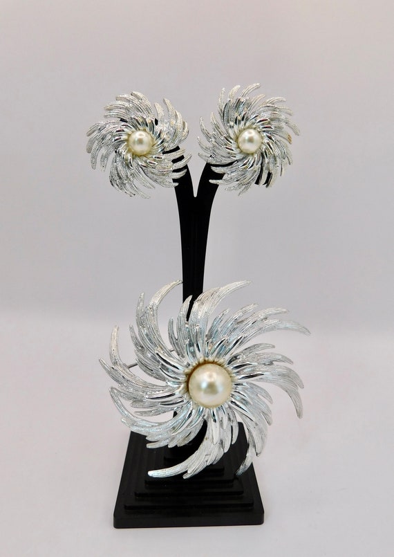 SARAH COVENTRY Demi-Parure. Silver tone Pinwheel s