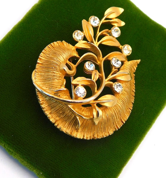 KRAMER Gold tone with Rhinestones Brooch. Kramer Pin.