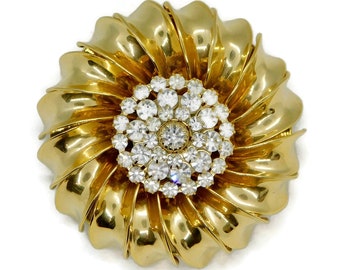 Vintage  Gorgeous Gold tone Flower with  Clear Rhinestones Brooch /Pin