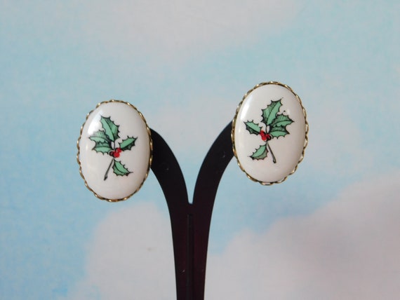 Vintage Oval Shaped Ceramic with Holly Leaves and… - image 1