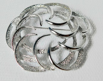 Sarah Coventry Silver tone Swirl  Brooch/Pin.