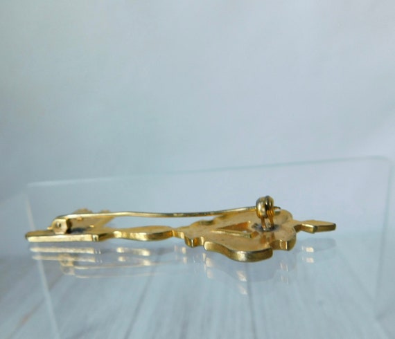 Lot of two (2)Gold tone Key Brooches. One Damasce… - image 7