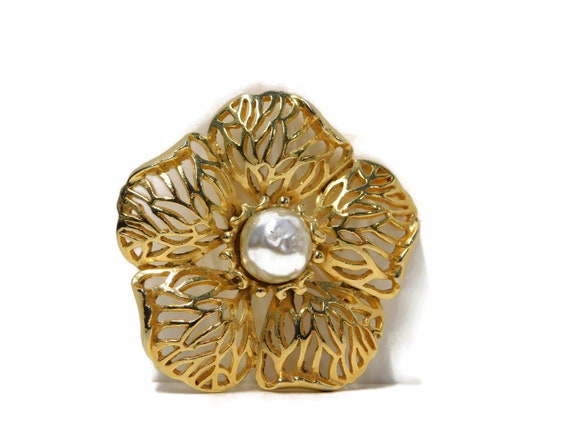 Vintage Gold tone Reticulated Petals Flower Brooc… - image 1