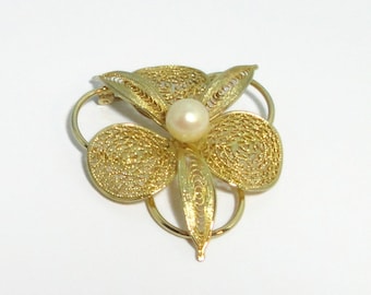 Vintage Gold tone metal Filigree with Faux Pearl Flower Brooch Pin