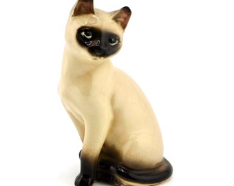 Vintage Siamese Sitting Cat Figurine. J102