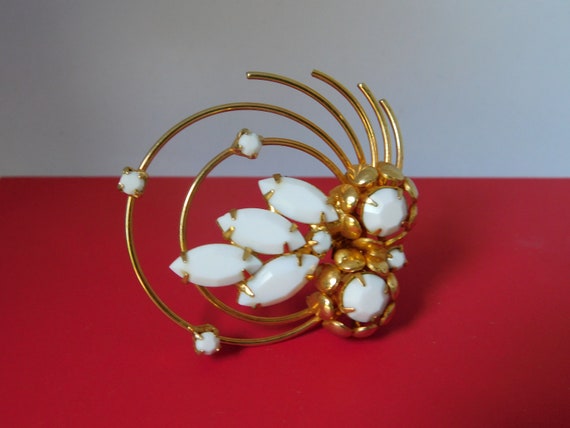 Vintage Gold-tone  with  Faceted Milk Glass  Broo… - image 4