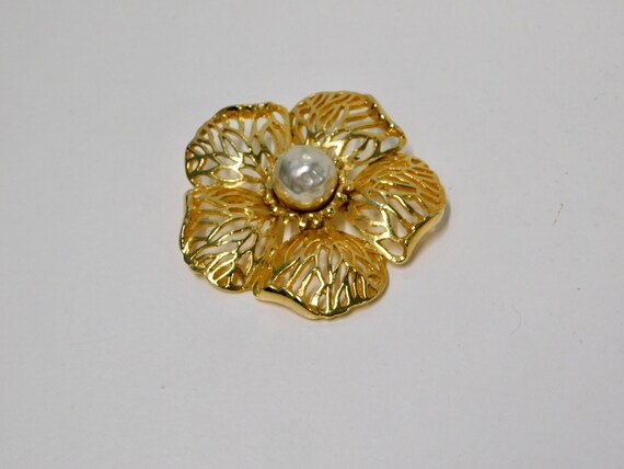 Vintage Gold tone Reticulated Petals Flower Brooc… - image 6