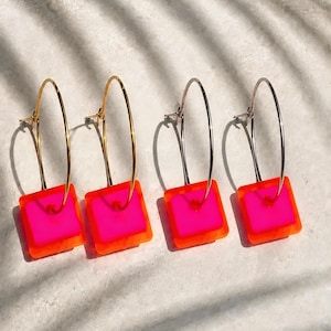 Neon Ohrringe Pink Orange | Statement Creolen Edelstahl | Sommerlicher Schmuck Eckig Geometrisch | Geschenk für Frauen Festival
