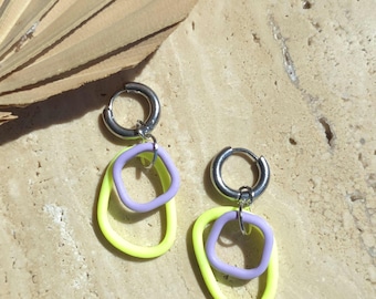 Ohrringe Lila Neon Gelb | Creolen Silber Matt | Knallige Ohrhänger | Organischer Schmuck | Retro Schmuck Geometrisch | Geschenk für Sie