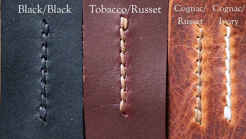 K&ouml;nnte beinhalten: Nahaufnahme von Lederproben in Schwarz, Tabak und Cognac. Jede Probe zeigt eine kontrastierende Naht. Der Text "Black/Black", "Tobacco/Russet" und "Cognac/Russet" ist sichtbar.
