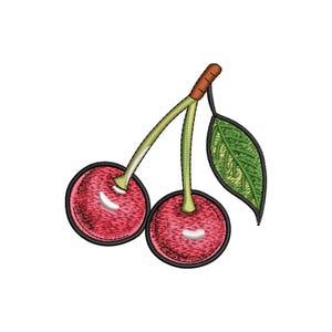 Puede incluir: Dos cerezas rojas con tallos verdes y una hoja verde. Las cerezas están cosidas juntas con un tallo marrón.