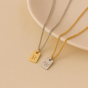 Collar delicado con inicial – Collar minimalista personalizado – Collar con letra personalizada – Regalo elegante para ella – Joyería artesanal