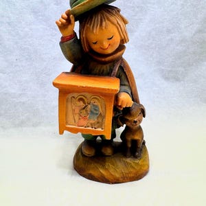Vintage ANRI &#39;Hurdy Gurdy&#39; Hand-Carved Wood Figurine – Boy with Music Box & Dog – Juan Ferrandiz Design – Made in Italy