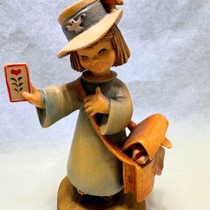 ANRI Ferrandiz Figurine – Girl with Envelope | &quot;Love Letter&quot; Handcrafted Italian Wood Sculpture