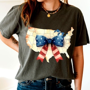 Retro preppy 4 juli-bijbel, kaart van de VS png, You Are Bible 4 juli png digitaal, vlag van de VS, Amerikaans meisjesshirt, Amerikaans shirtontwerp 1776