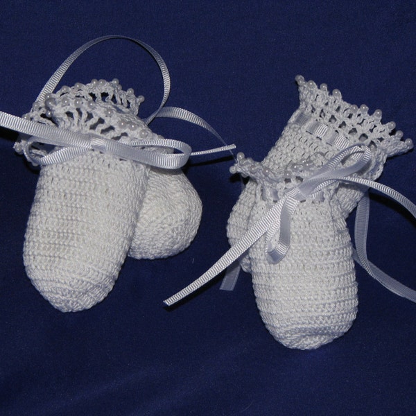 Weiße no strip Baby Handschuhe / Handschuhe mit Perlen - handgefertigt aus Heart of Ohio - perfekt für die Taufe, Weihnachten, Bilder, Taufe