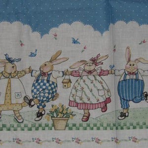 Tela con estampado de borde de conejito vintage, Daisy Kingdom, más de 3 yardas