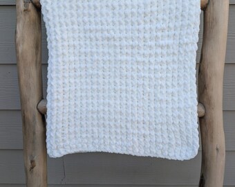 Hand Knitted White Baby Blanket: Cozy Polyester Yarn, Loom Knit (35"x35")
