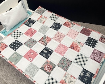 Edredón para muñeca hecho a mano / Ropa de cama en miniatura Avery / Bufanda de tocador