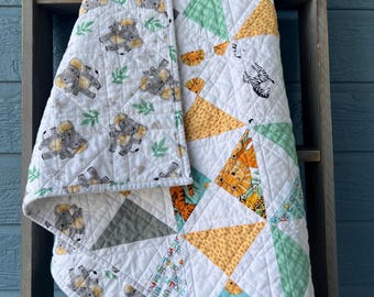 Edredón infantil artesanal con diseño de molinete y temática de la selva / Manta infantil de calidad excepcional
