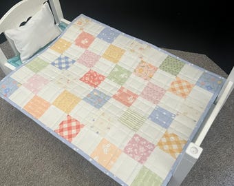 Edredón para muñeca hecho a mano “Calliope” / Ropa de cama en miniatura / Bufanda de tocador
