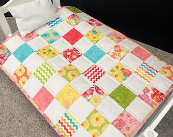 Edredón de muñeca hecho a mano/Ropa de cama en miniatura Delilah/Bufanda de tocador